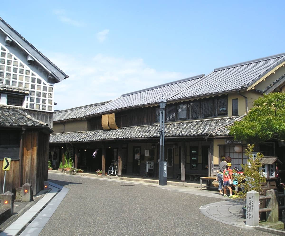 The Edo-period townscape of Hita's Mameda-machi district, with wooden merchant houses and tiled roofs