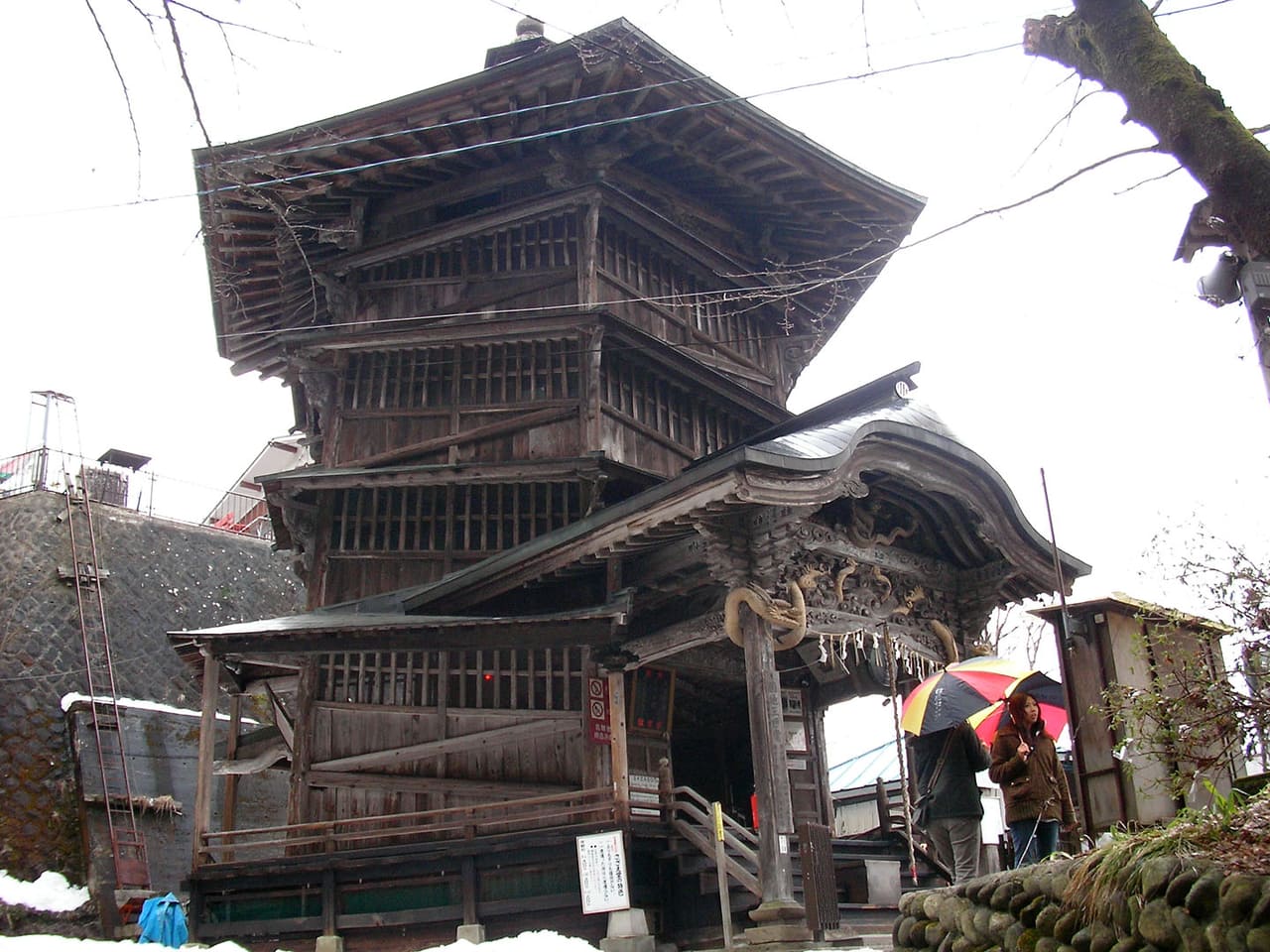 會津さざえ堂六角三層木造塔，內部為雙螺旋斜坡的國家重要文化財