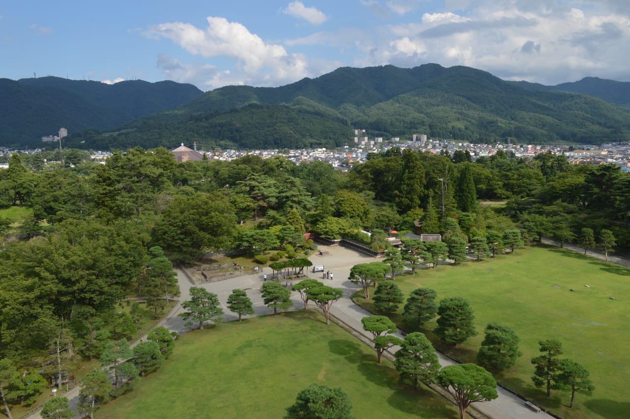 會津若松鶴ヶ城紅瓦天守，日本唯一以赤瓦復原的天守