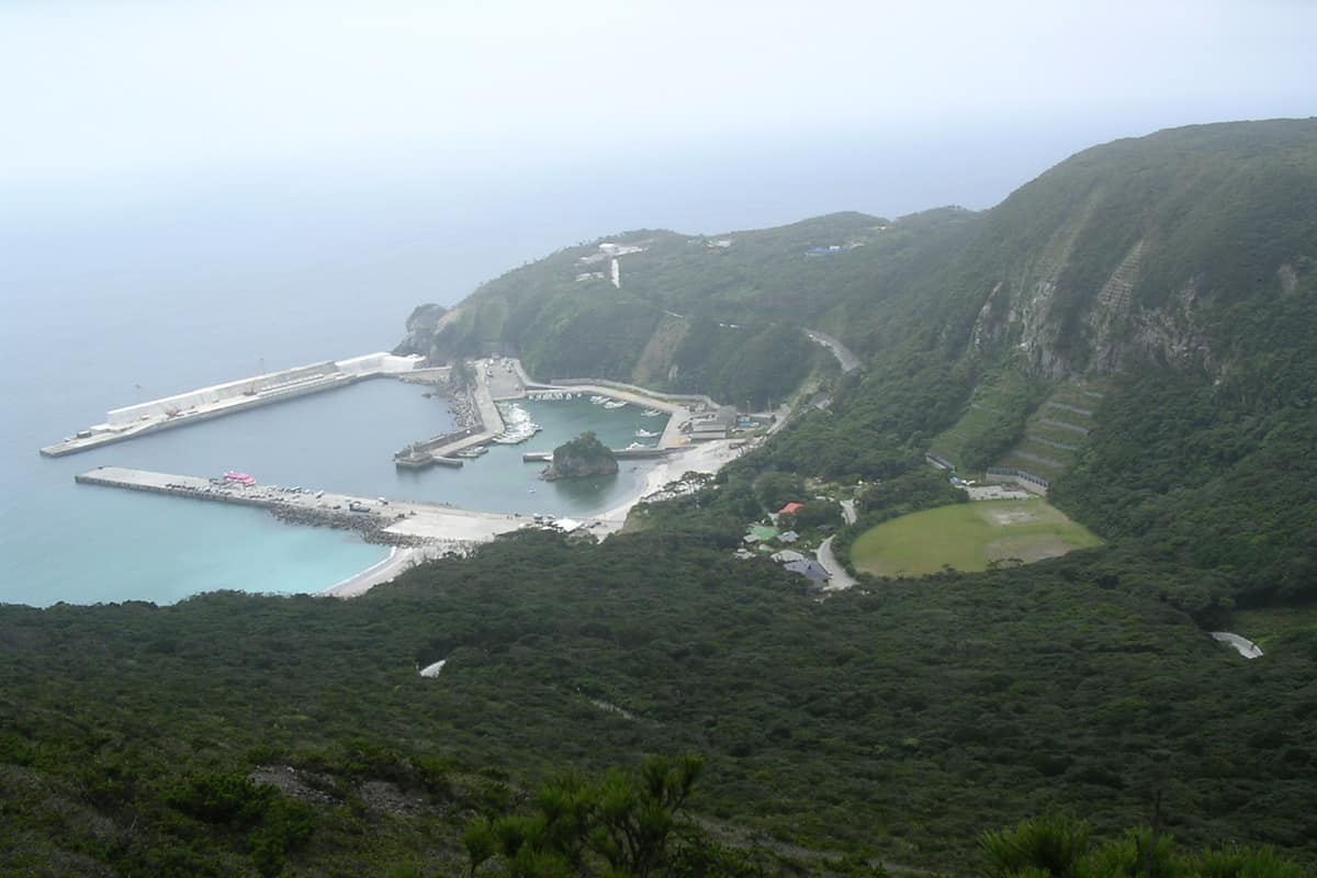 神津島村實景照(Mkill / CC BY 2.5 / Wikimedia Commons)