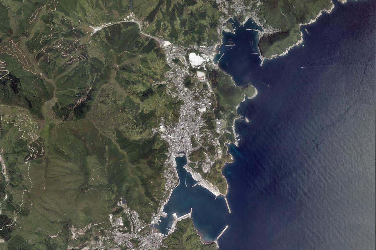 對馬市實景照（国土地理院 (Japan MLIT / GSI) / Government Open Data / Wikimedia Commons）