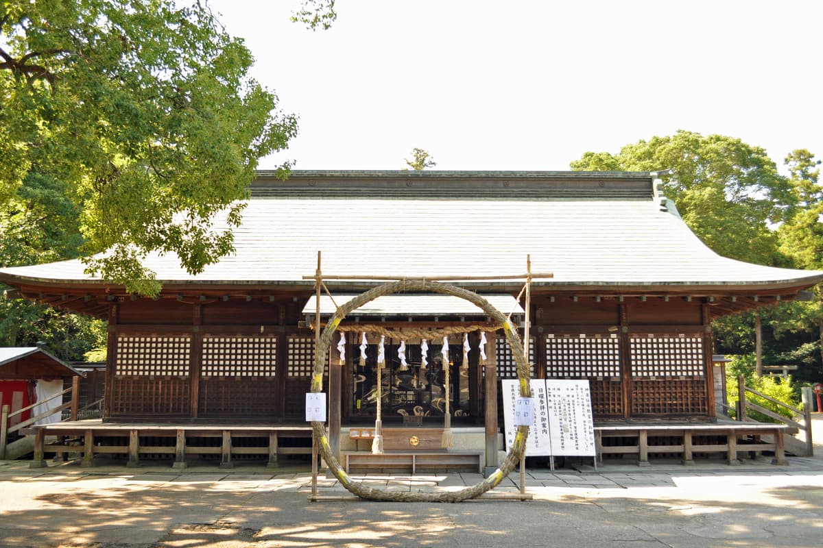 久喜市 鷲宮神社實景照（Ocdp / CC BY-SA 3.0 / Wikimedia Commons）