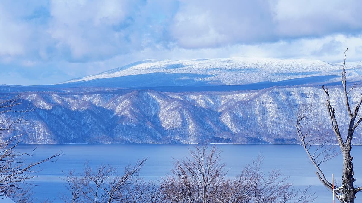 冬季的八甲田群山與十和田湖