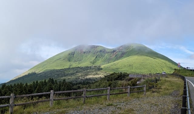 Aso Kusasenri: volcanic outer-rim grasslands with distant sulfur plumes