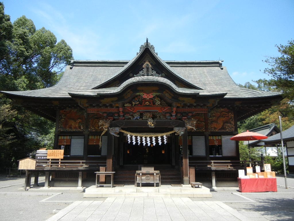 秩父神社朱紅色社殿與精緻木雕