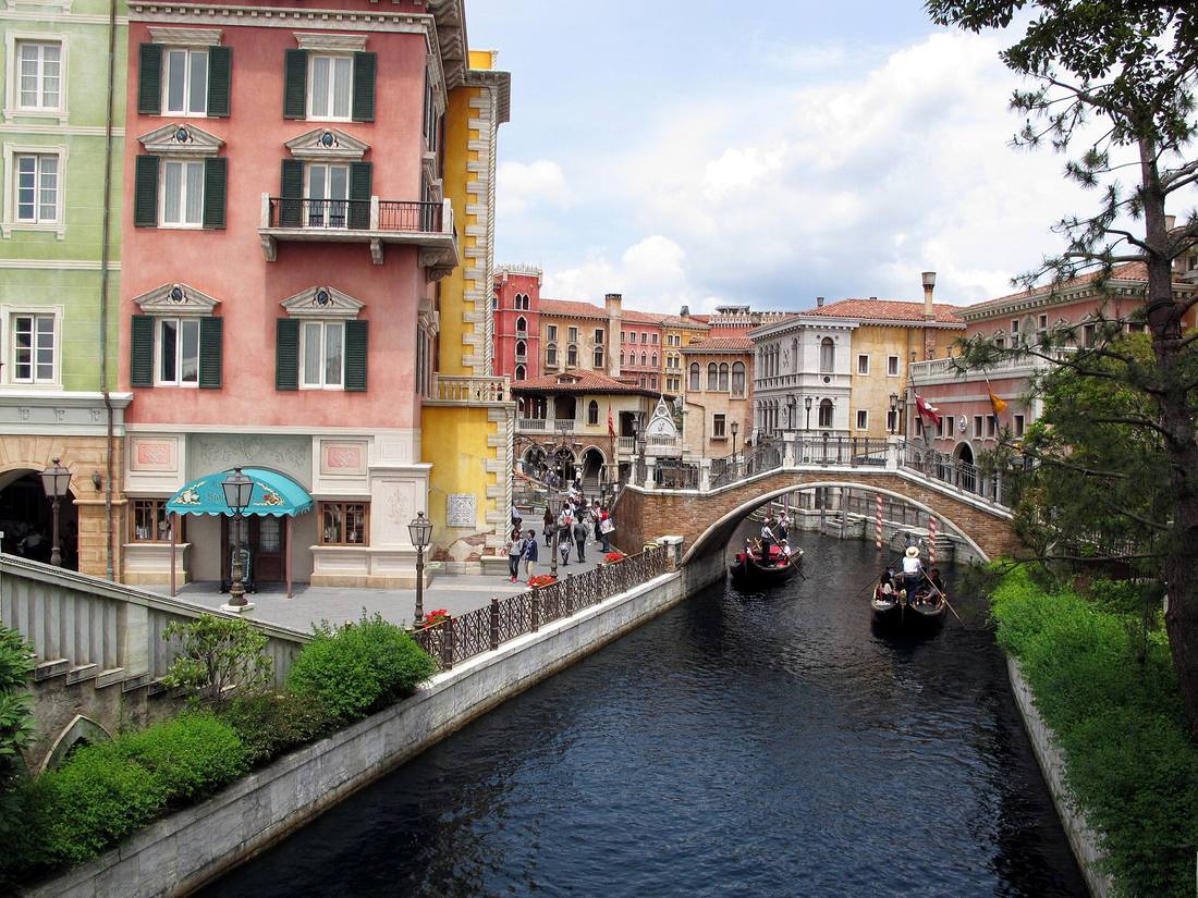 Venetian canal and Italianate buildings in the Mediterranean Harbor at Tokyo DisneySea, illustrating Disney Premier Access paid entry (illustrative)