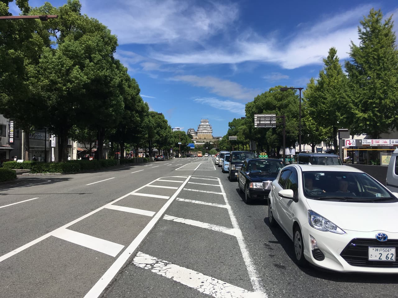 The white keep of Himeji Castle seen down Otemae-dori avenue