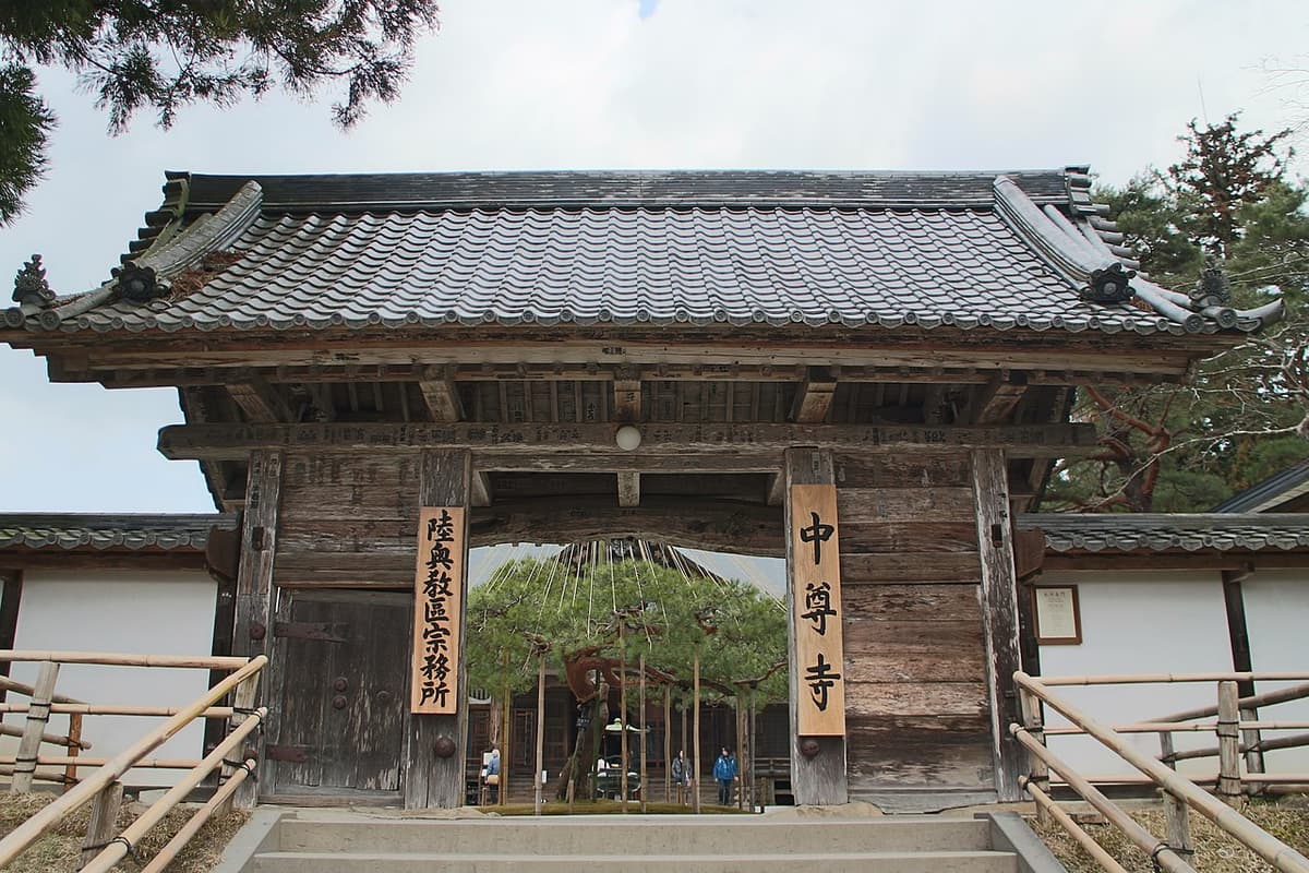 平泉中尊寺的本堂與杉木參道