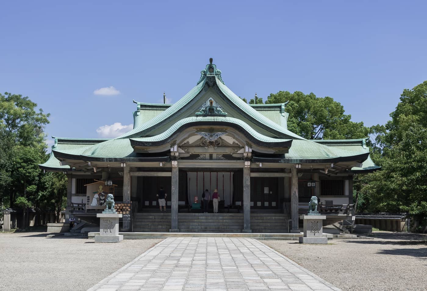 大阪城內豐國神社拜殿與狛犬，祭祀豐臣秀吉