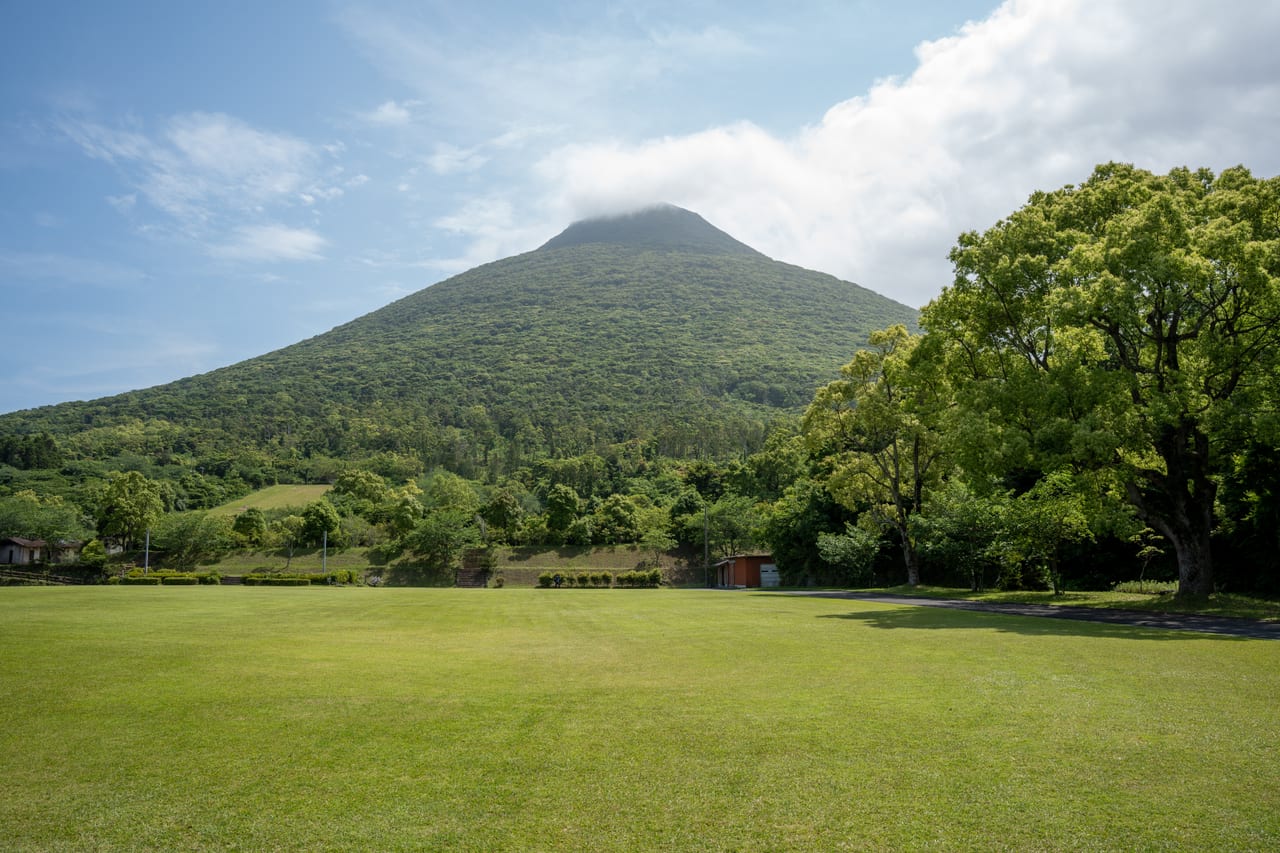 Mt. Kaimon, the symmetrical cone called Satsuma Fuji, seen from the Kaimon Sanroku Fureai Park