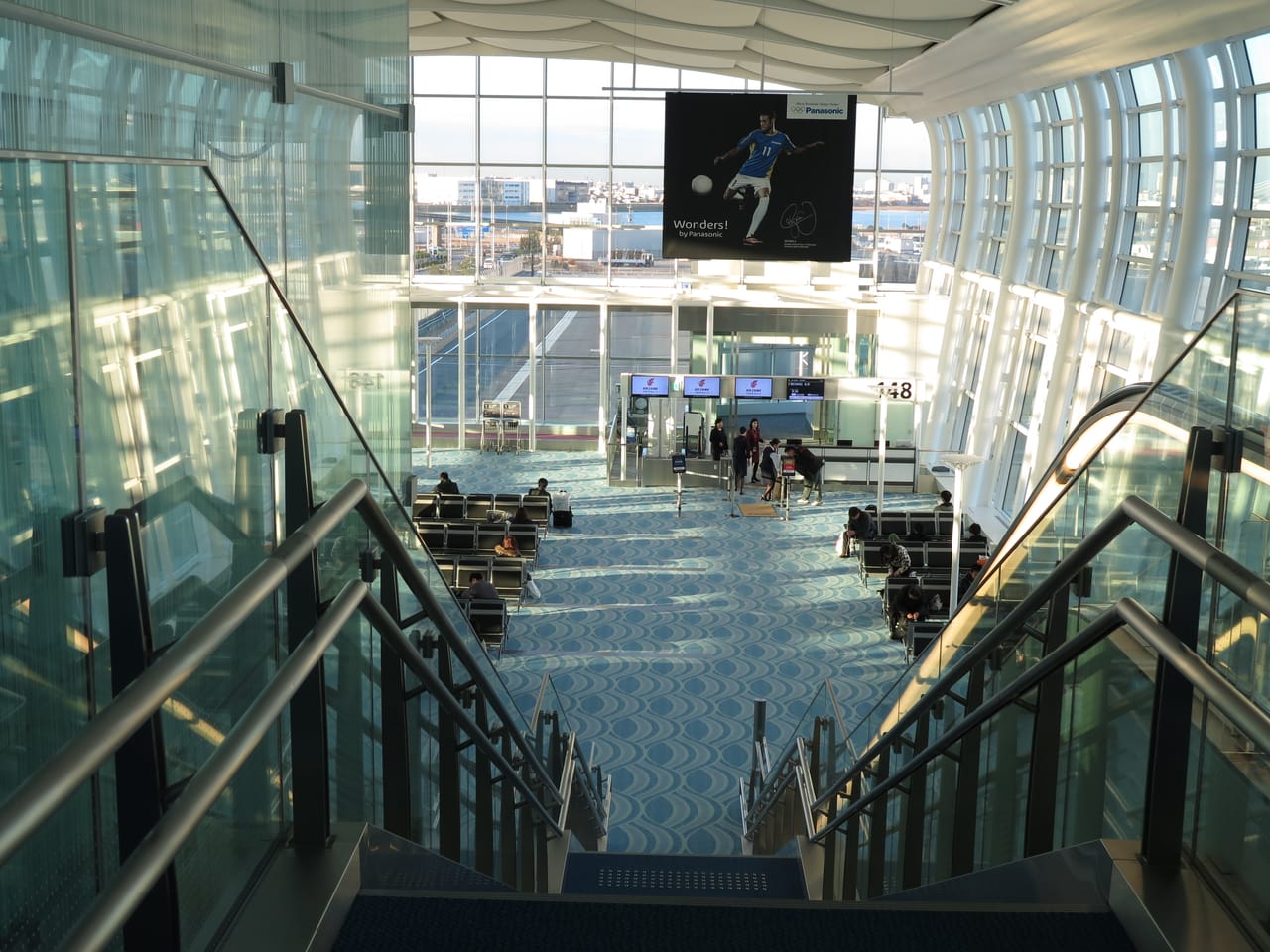 Departure area at a Japanese airport; request a delay certificate from the airline to file a trip-delay claim