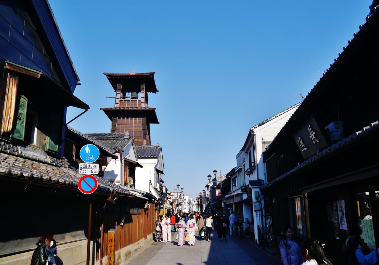 川越蔵造老街上的時之鐘鐘樓，江戶時代的木造地標