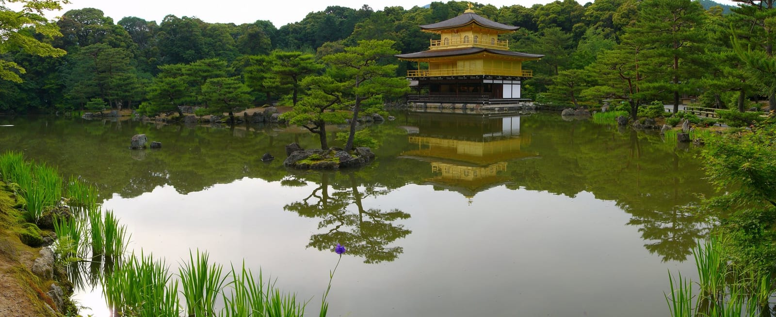 金閣寺(鹿苑寺)金色樓閣倒映於鏡湖池