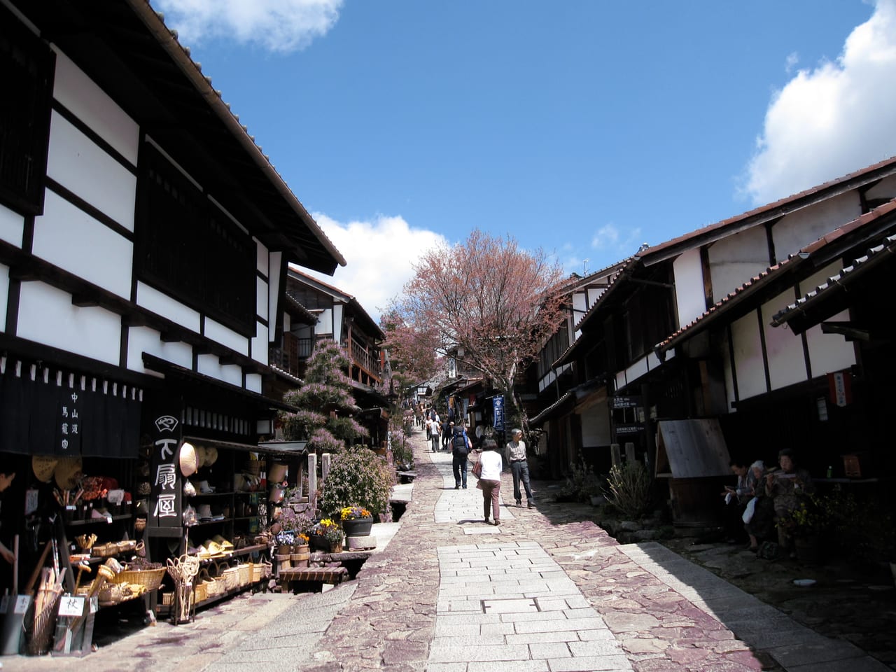 馬籠宿坡道上俯瞰木曾谷與遠山的視野