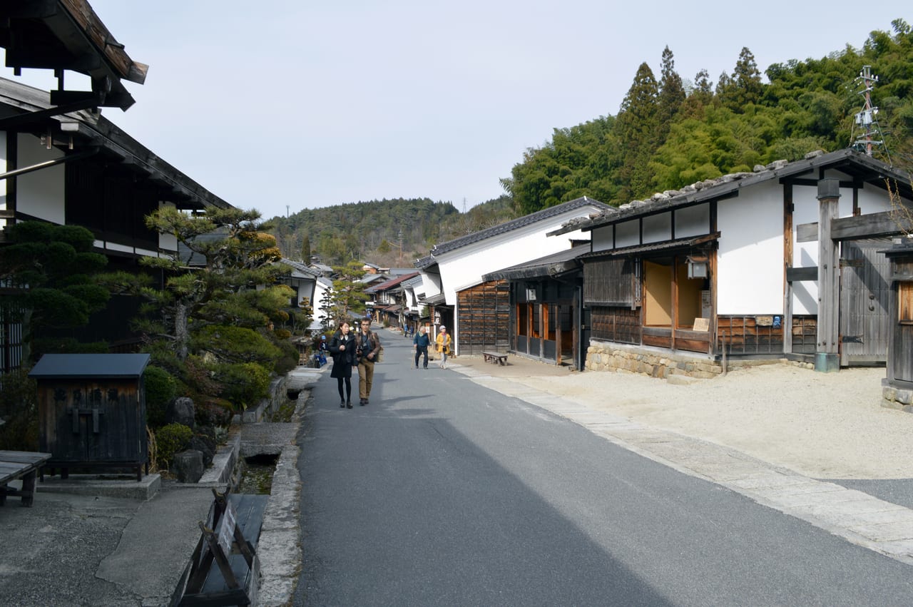 妻籠宿往古道方向的中山道街尾小徑