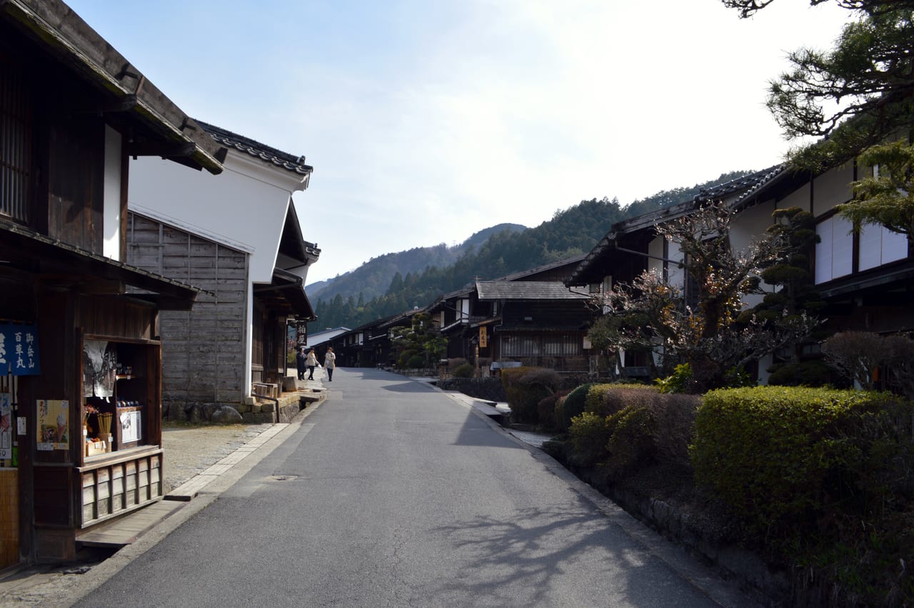 木曾路妻籠宿的中山道街道，沒有電線桿的江戶宿場町
