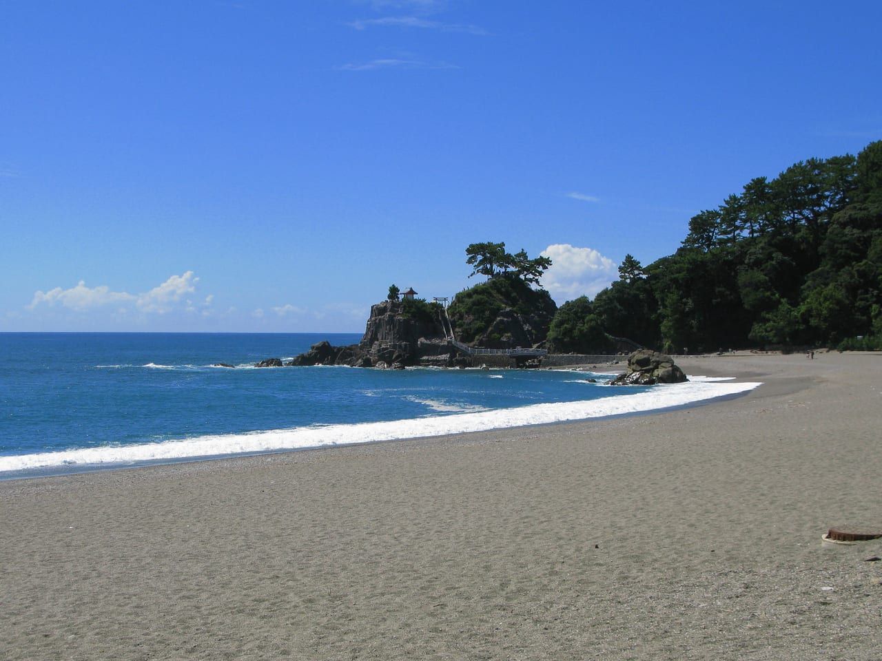 高知桂浜的弧形海灘與太平洋海岸