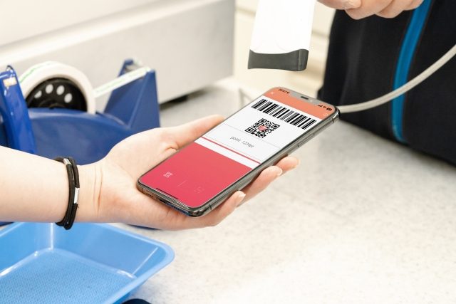 日本超商收銀台付款：PayPay QR Code、IC 卡感應、信用卡觸碰