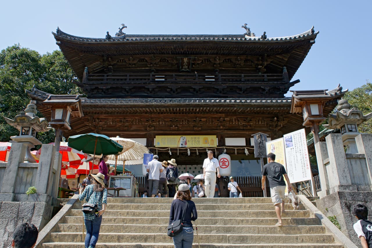The vermilion Great Gate (Daimon) of Kotohira-gu at step 365