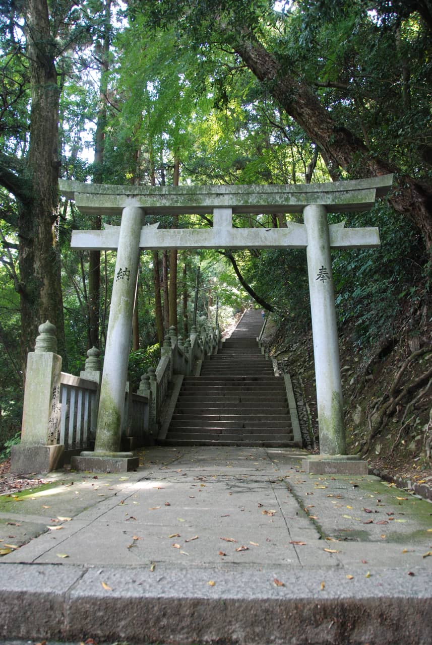A torii gate and stone steps leading toward the inner shrine of Kotohira-gu