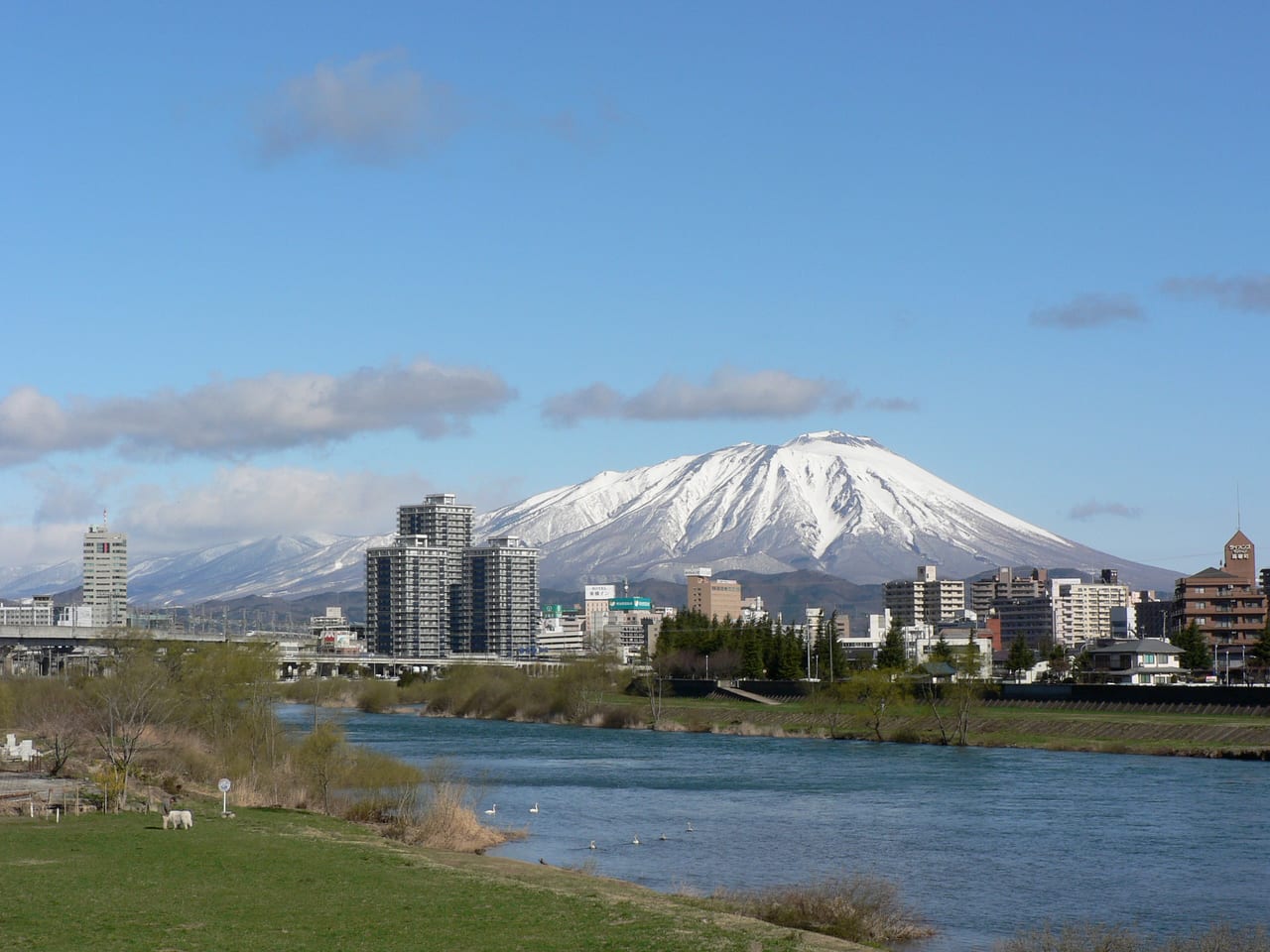 從盛岡市區眺望別名南部富士的岩手山