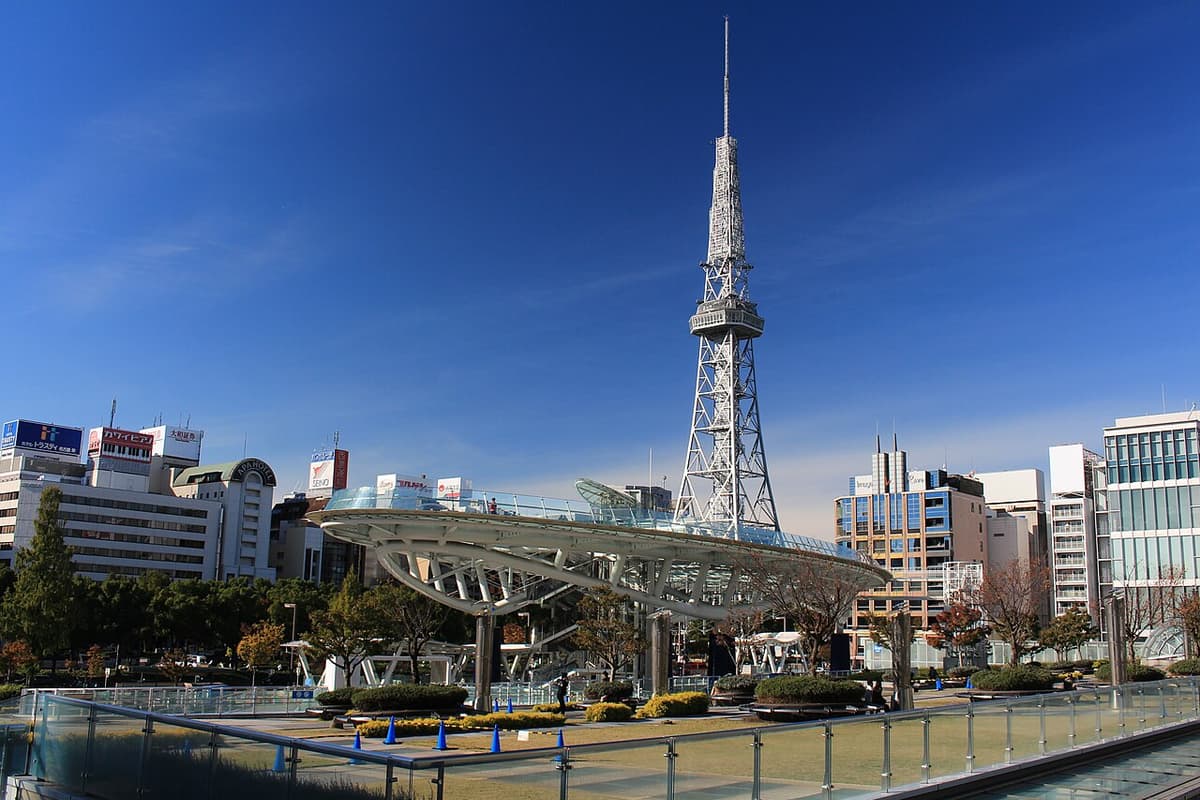 名古屋電視塔與綠洲21的玻璃船帆造型