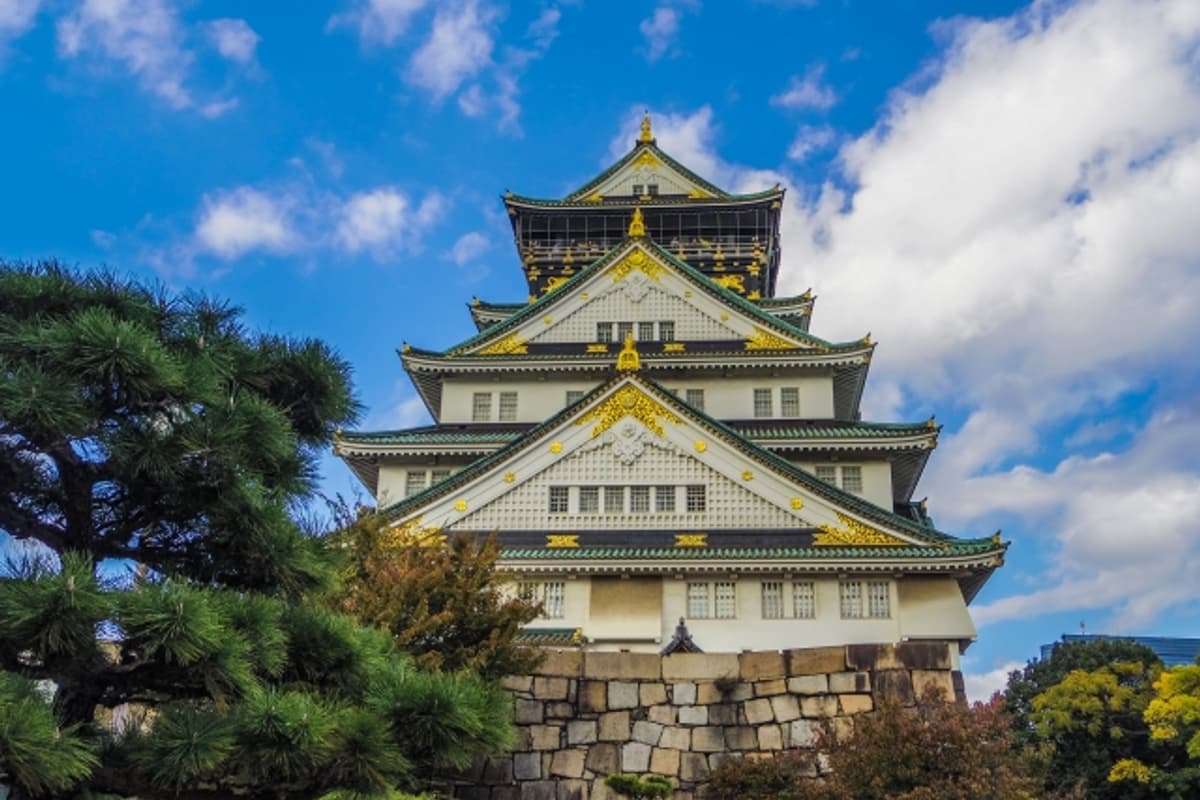 Osaka Castle Main Tower (Tenshukaku) exterior — admission raised to ¥1,200 in April 2025, included in the Amazing Pass
