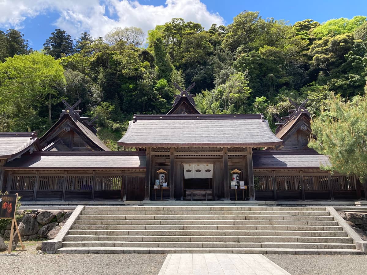 The three parallel taisha-zukuri main halls of Sada Shrine in Matsue