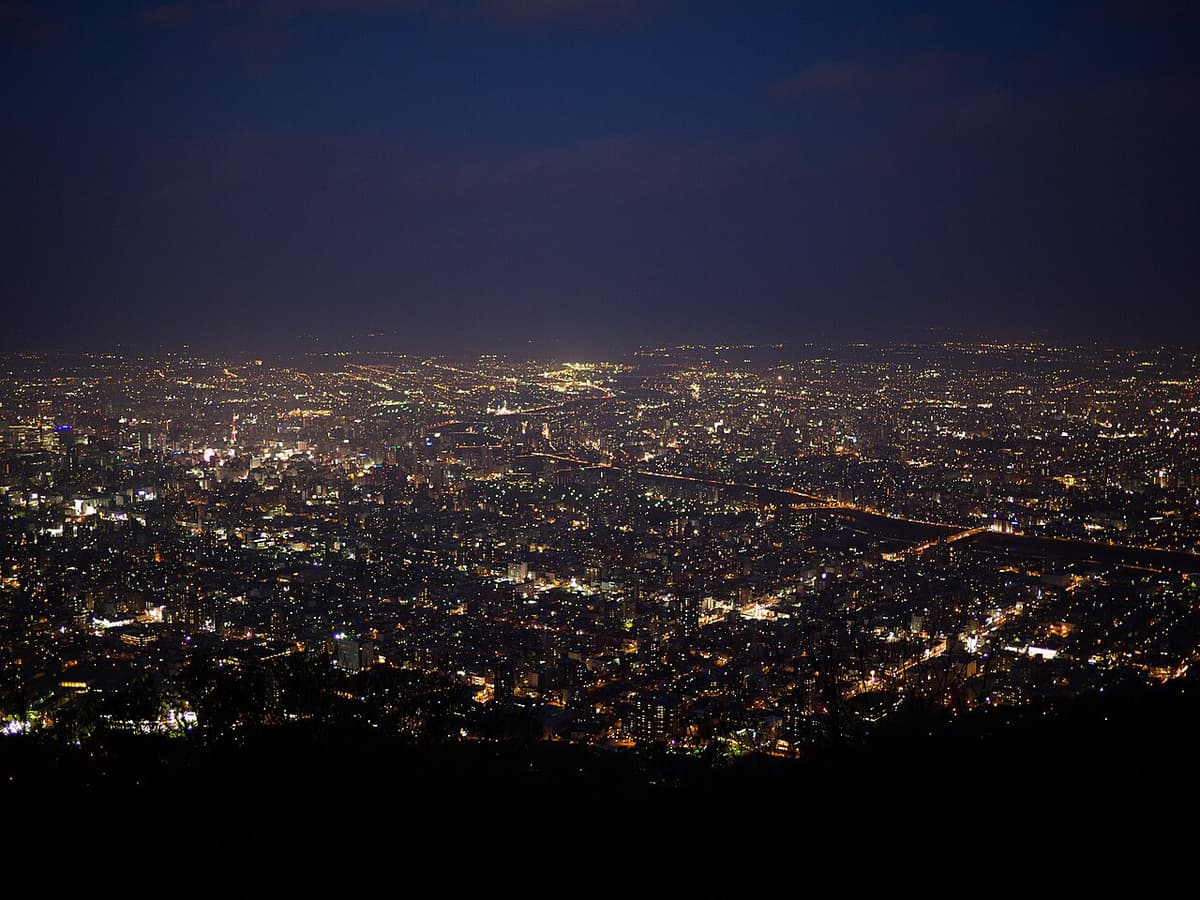 從藻岩山俯瞰札幌市區的夜景