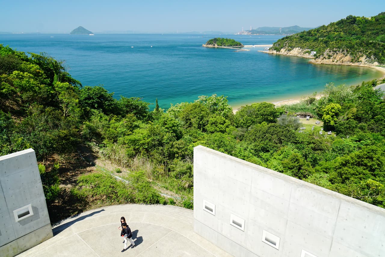 直島 Benesse House Museum 的清水模建築與瀨戶內海