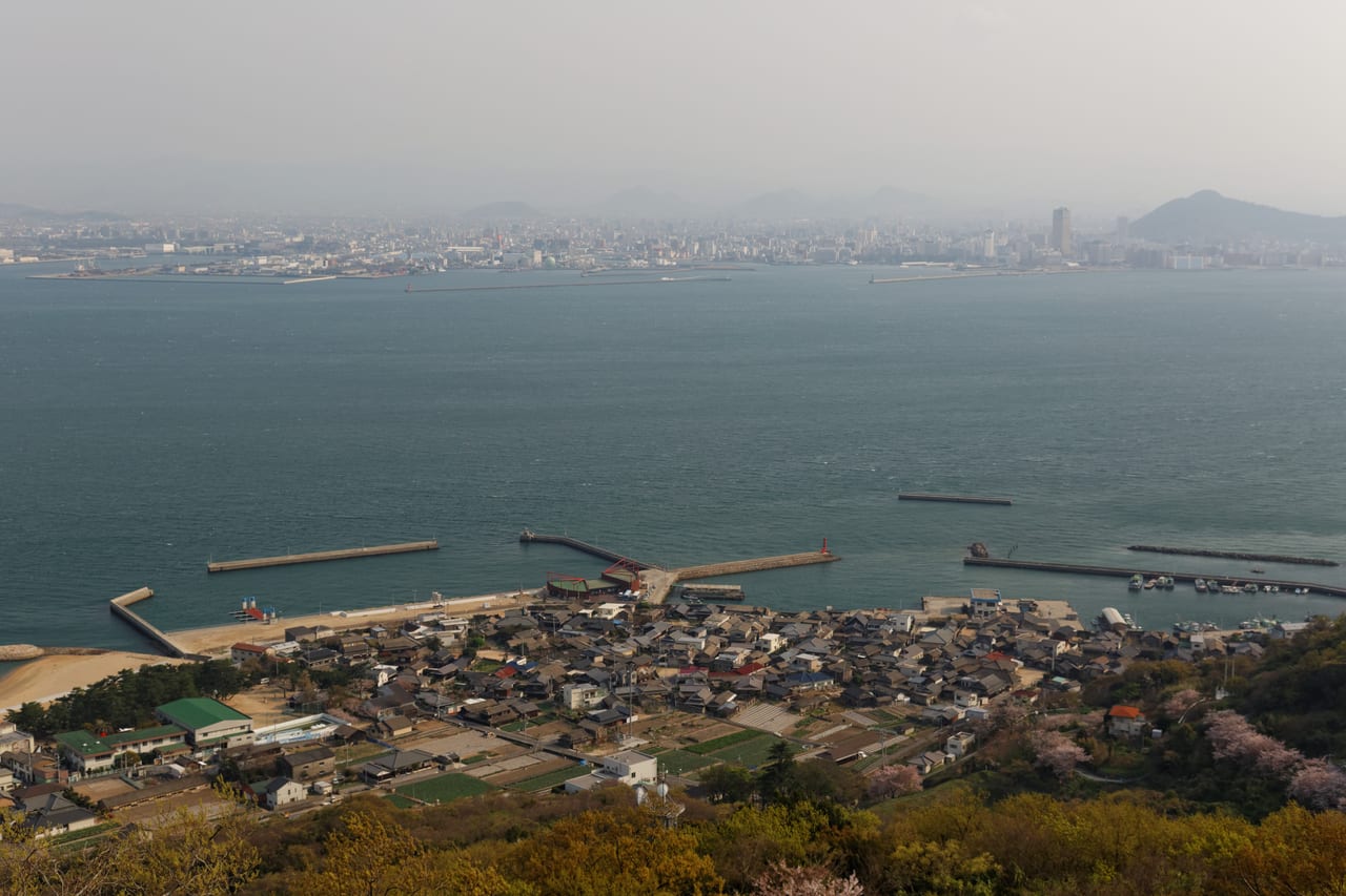 從高松一帶眺望瀨戶內海與島嶼的多島海景