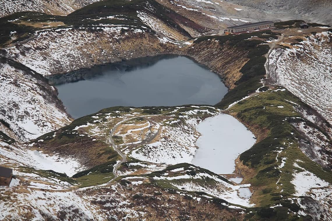 室堂みくりが池高山湖倒映立山連峰