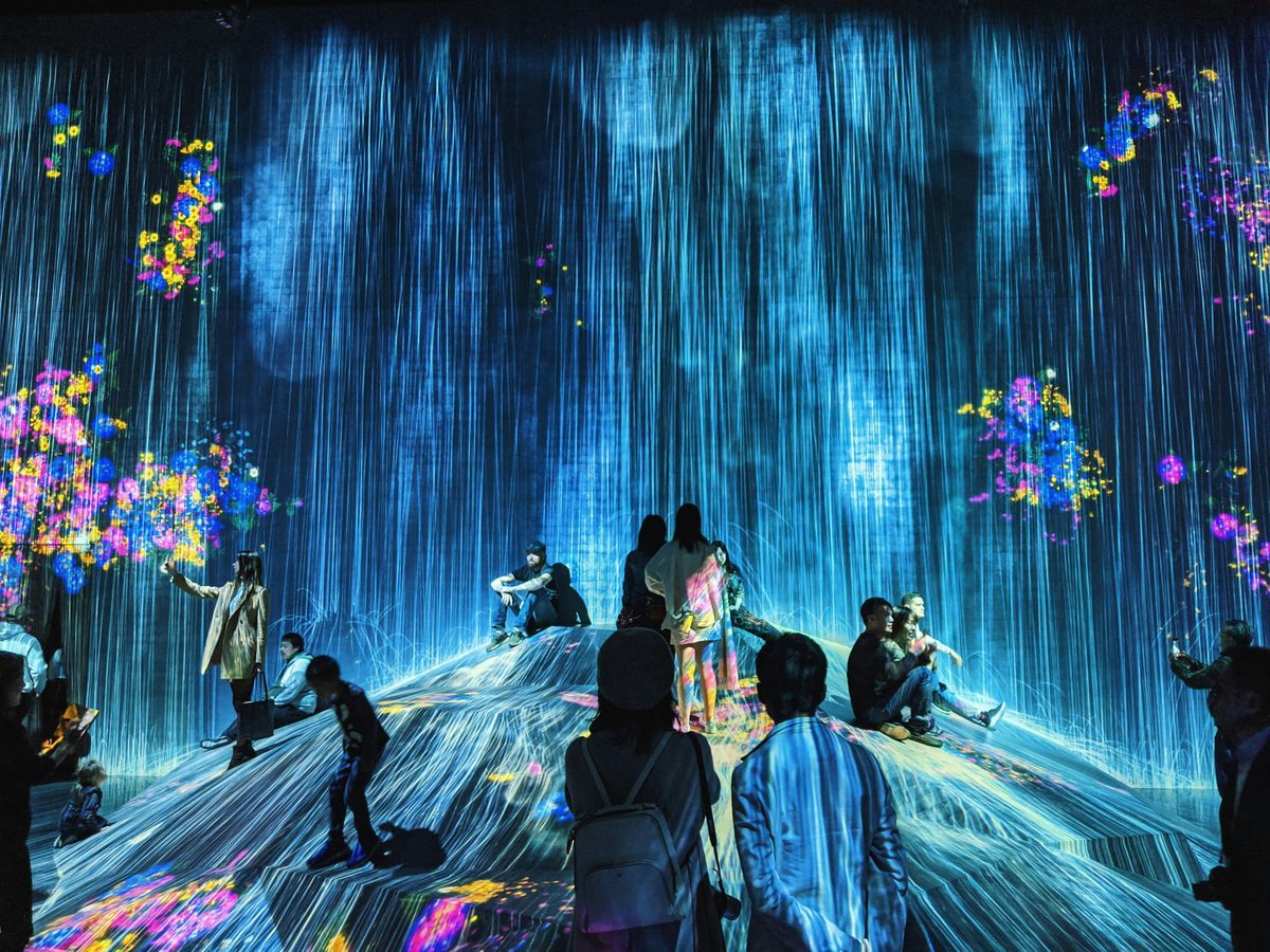 teamLab 數位藝術館：親子互動光影體驗