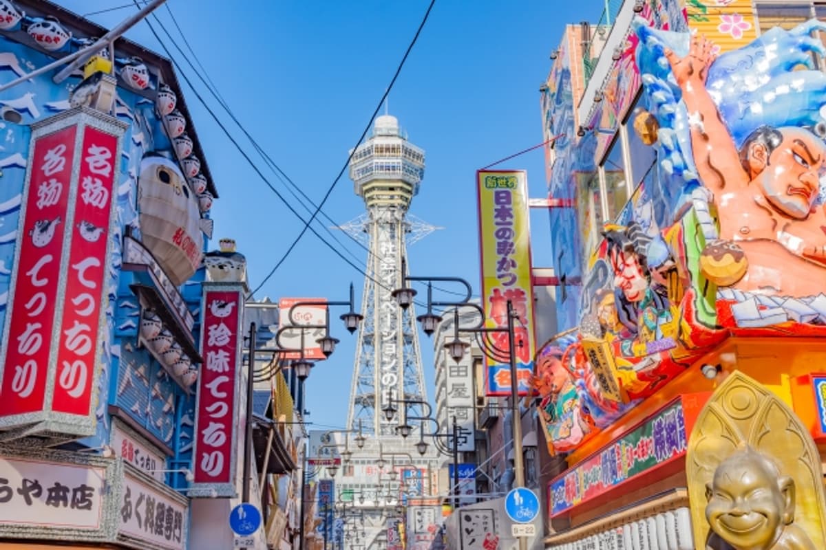 Tsutenkaku Tower at Shinsekai, the landmark closing Route B before dinner