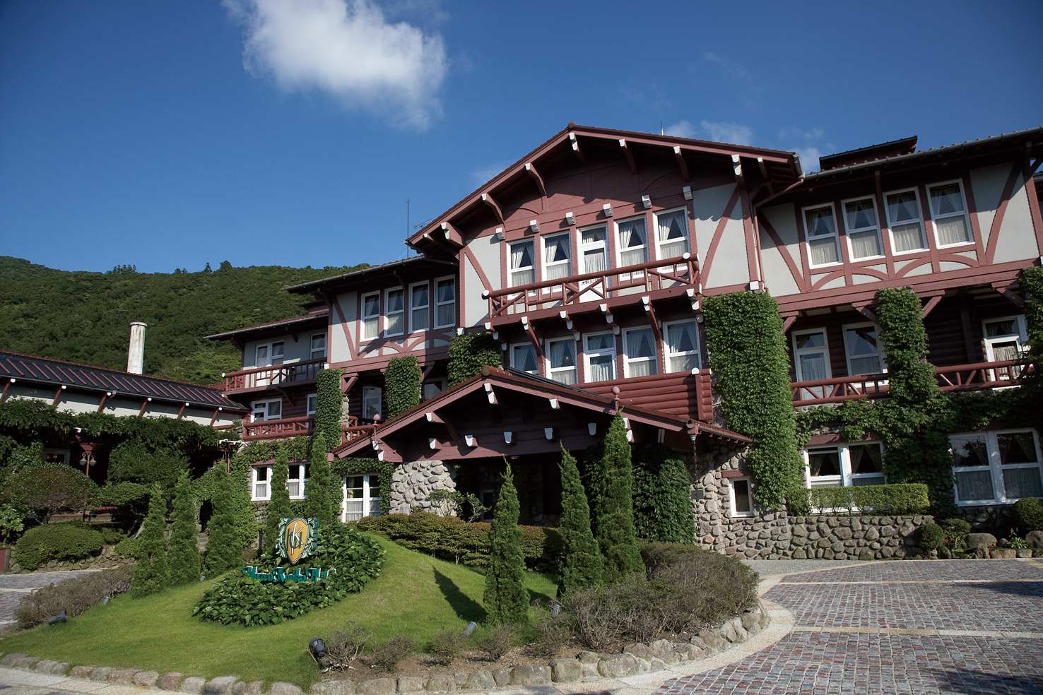 The facade of Unzen Kanko Hotel, an Alpine-chalet-style wooden building completed in 1935