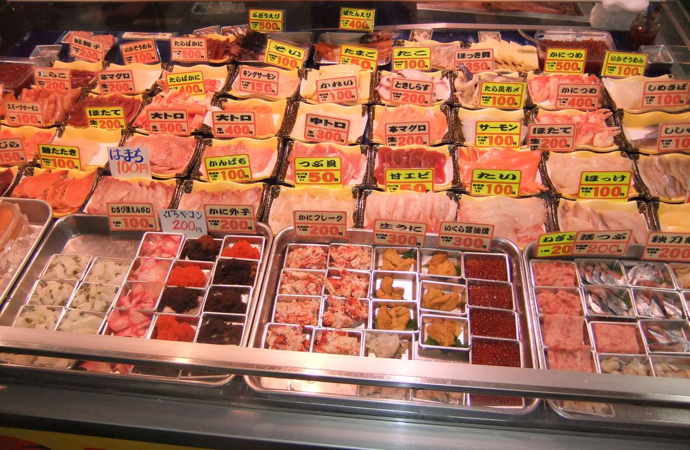 The kattedon topping counter at Washo Market in Kushiro, with sashimi, sea urchin and salmon roe individually priced