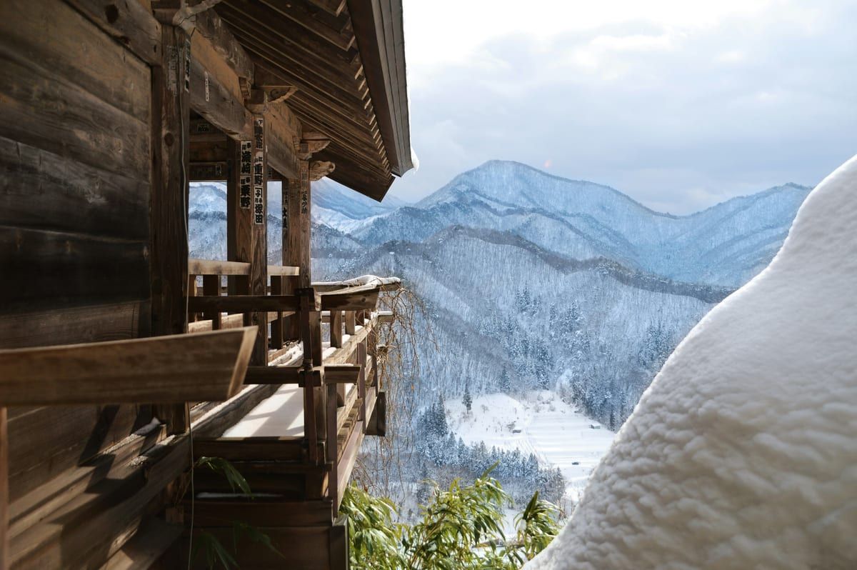 山寺立石寺：懸崖木造寺院冬季雪景，東北 3 日行程串聯銀山溫泉的最佳順路景點