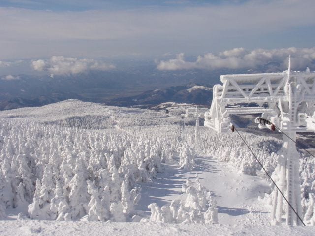 山形藏王被冰雪包覆成怪物形狀的樹冰奇景
